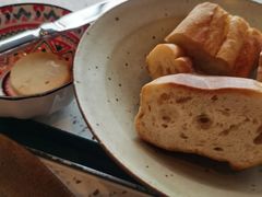 餐前面包配自制黄油-Laures·月桂西班牙碳烤餐厅(十尚坊店)