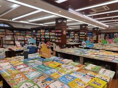 -新华书店(泉城路店)