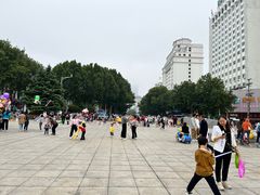 -巴陵广场