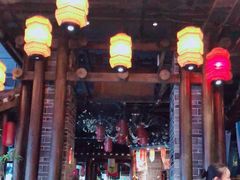-帅巴人舅母子腊蹄民俗村