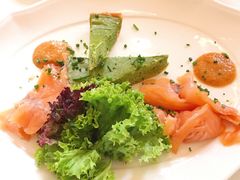 煙燻鮭魚佐鹹派-中央咖啡馆