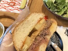 老泰泰汉堡-悠航SLOWBOAT(三里屯店)