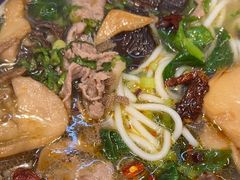 -云阿蛮云南生烫牛肉米线(奉贤路店)