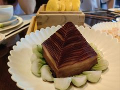 金牌扣肉配玉米饼-杭州西子湖四季酒店·金沙厅