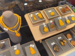 -灵彩珠宝(朗香街店)