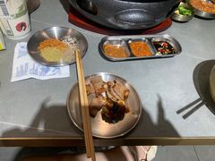 -围炉肉舍•炭烤活鳗•丹东海鲜烤肉(步行街店)