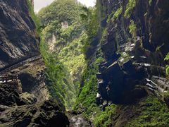 -龙水峡地缝景区