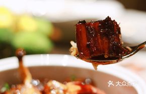 Braised Pork with Three-Mouth Crab