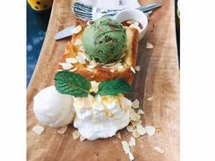 -莓园冰淇淋店