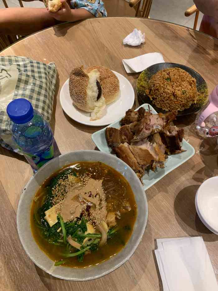 清河半岛全日制餐厅-"自助餐199,菜品还可以,看上去比较干净.