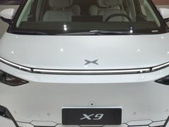 -小鹏汽车(上海静安大融城店)