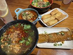 -爆炸头阿姨小四川正宗川味小吃(无任何分店)