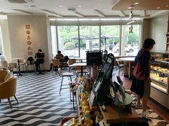 -星巴克臻选(莘庄仲盛店)