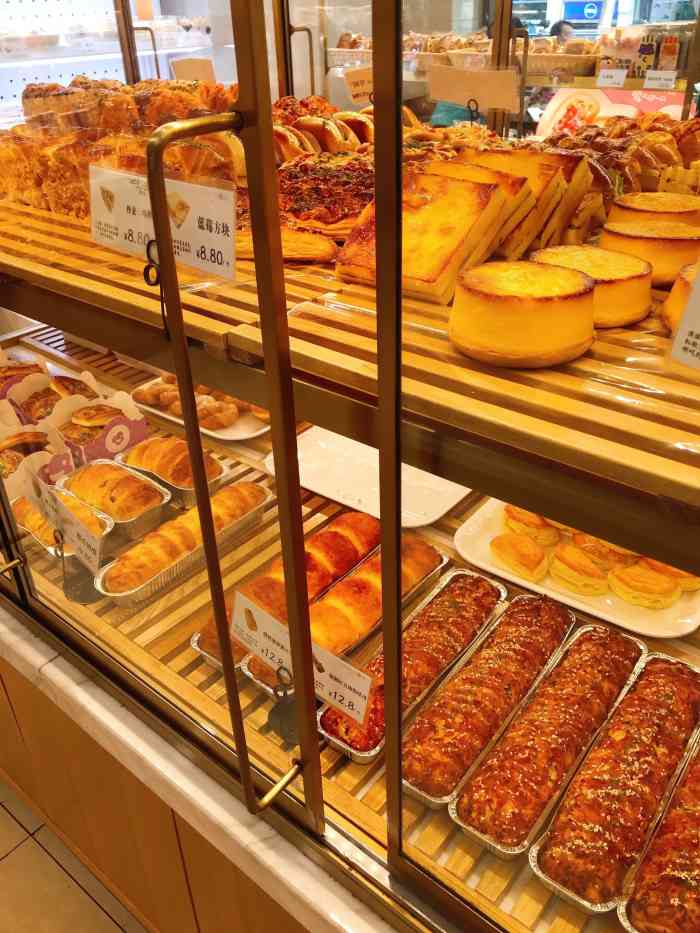 紫云西饼的口味一如既往的好,甜而不腻,口味纯正!