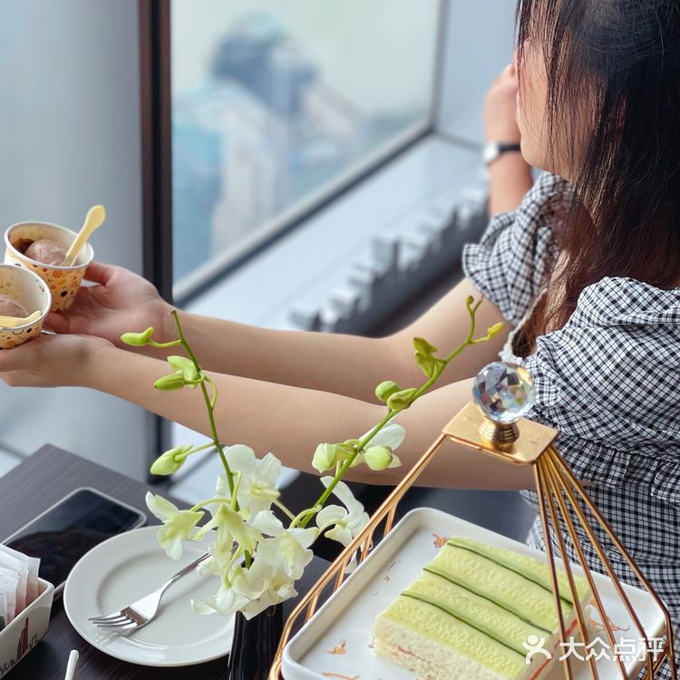 上海中心119层绝美观景位！享受云端下午茶