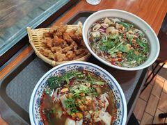 -爆炸头阿姨小四川正宗川味小吃(无任何分店)