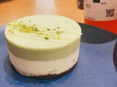 开心果芝士慕斯蛋糕-KPRO 帕尼尼·沙拉·缤纷拼盘(万象城店)