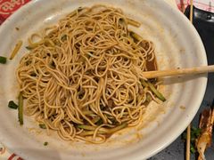 -肥肥虾庄·金牌油焖大虾(汉街SKP店)