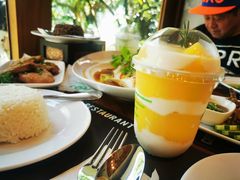 -Chom Cafe and Restaurant