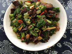 -临江餐馆二楼美食部落