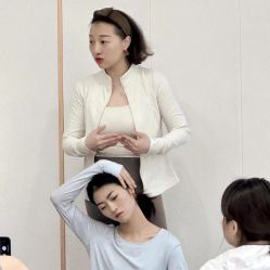 -亚太瑜伽普拉提学院