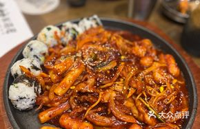 Stir-Fried Chicken Feet with Rice Cake