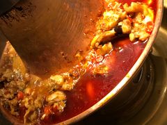 -沪小二炭火蛙锅(淮海中路美食不夜城店)
