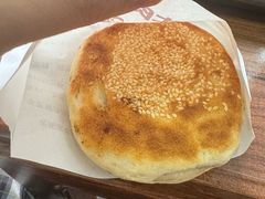 芝麻烧饼-穆得·老周家牛肉烧饼(普利街店)