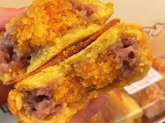 现烤芋泥蛋黄酥-鲍师傅糕点(大沽南路店)
