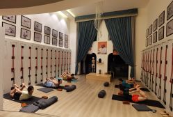 -成都阿难陀艾扬格瑜伽中心