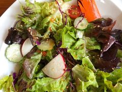 -Chom Cafe and Restaurant