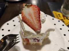草莓蛋糕-MI WU FACTORY米屋美食工厂餐厅(绿地店)