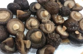 Farmhouse Flower Mushroom with Pork Tenderloin