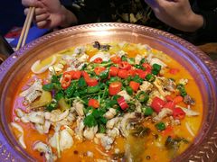 -沪小二炭火蛙锅(淮海中路美食不夜城店)