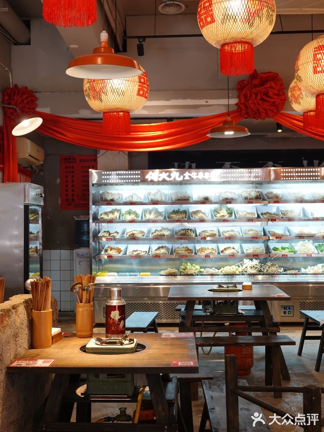 上桌秒光，数十种牛肉串串配酒饮yyds 