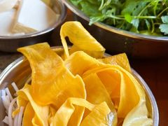 -黄利砖万峰林布依特色酸笋牛肉馆