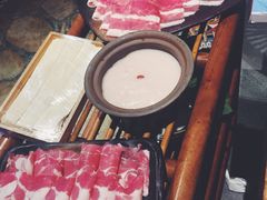 古道嫩牛肉-老牌坊云南鱼豆花火锅(爱建店)