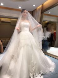 -觅白婚纱礼服馆