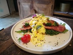 黑松露培根滑蛋可颂-HIGH FIVE哈福手工汉堡(桂林路店)