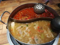 滋补汤底拼番茄汤底-蒙肥羊·酸汤潮牛·鲜牛肉火锅烤肉自助(岗顶店)