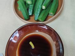 -猪三哥肥肠鸡川菜小炒