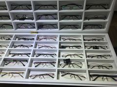 -臻美视爵眼镜·明月·依视路·蔡司折扣店(广渠门店)