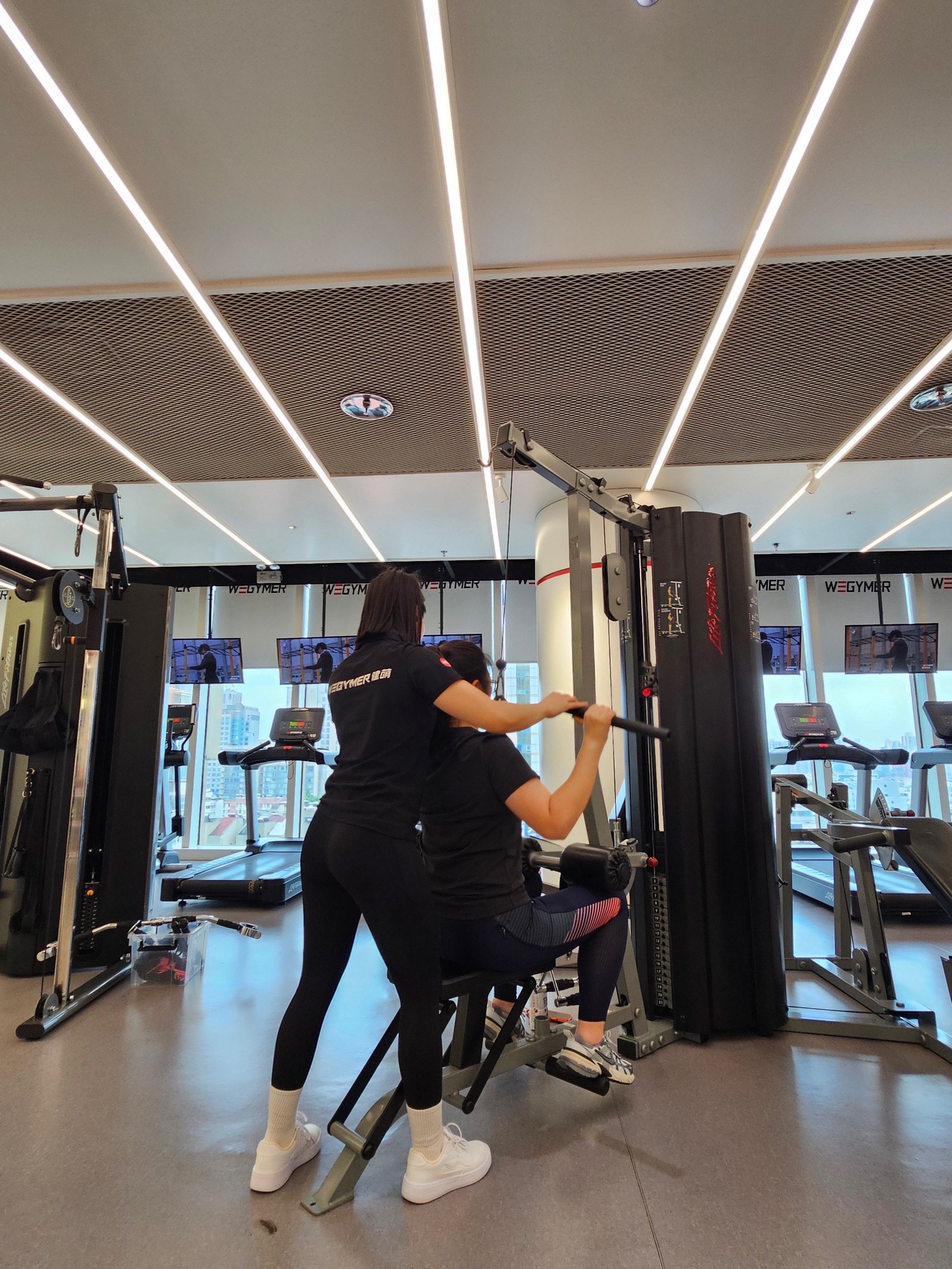 最热门健身房 背部训练