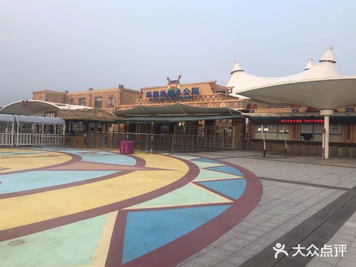 热带风暴水上乐园门面图片