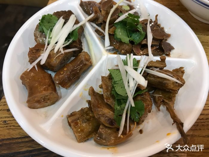 招牌卤鸭三拼(鸭脖,鸭胗,鸭翅)