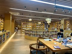 -漕河泾街道图书馆(漕河泾社区文化活动中心店)