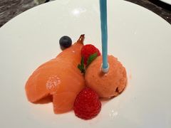 香槟啤梨配芭乐雪芭-LESCEDARS Brasserie Bistro香柏树