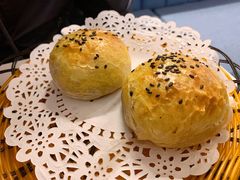 酥皮烤包子-董小西的凉皮和椒麻鸡(三元桥店)