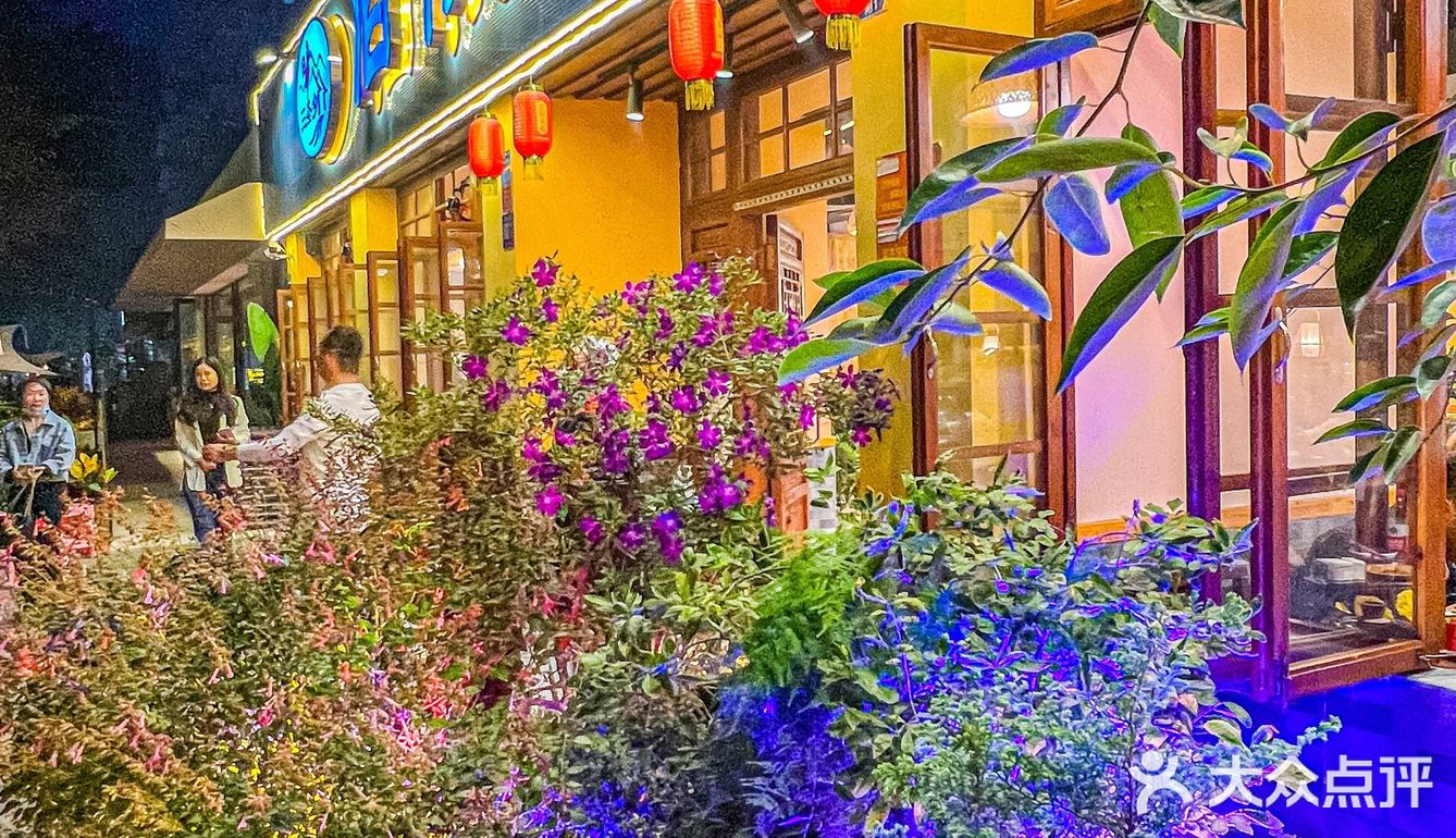 在川师大门口发现了这家仿佛走进农家四合小院的柴火鸡