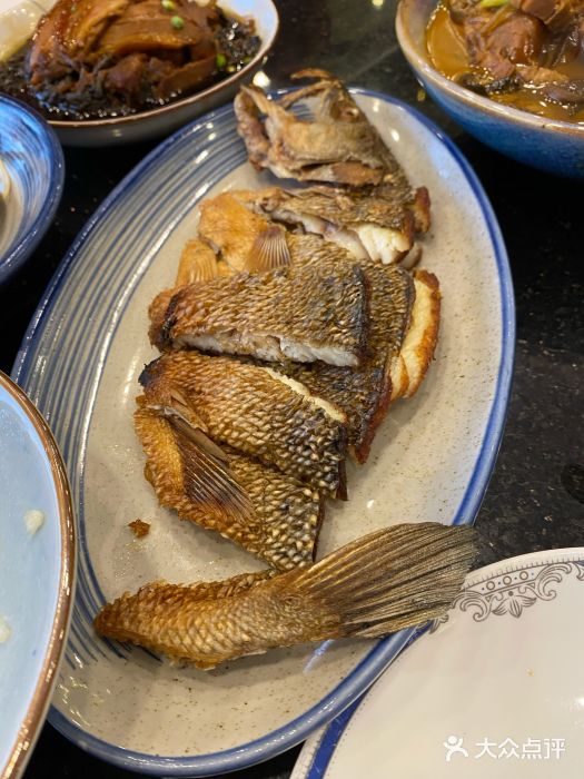 鲁菜根·泰山菜(普照店)蒜香鲈鱼图片